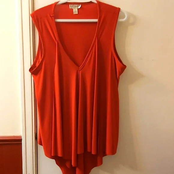 Ladies top - Picture 1 of 2